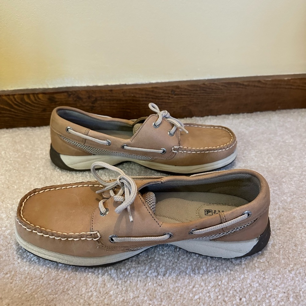 Sperry - tan boat shoes - 7.5 wide